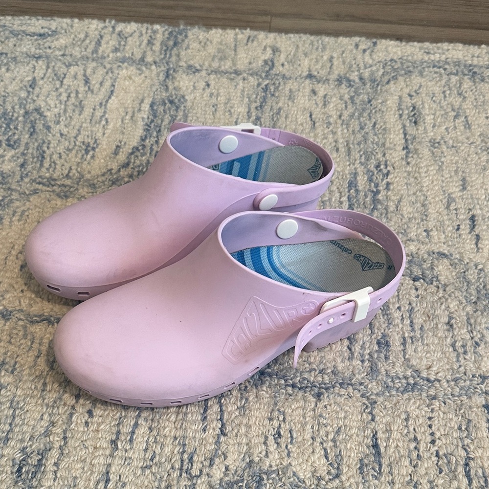 Lilac Calzuro Clogs